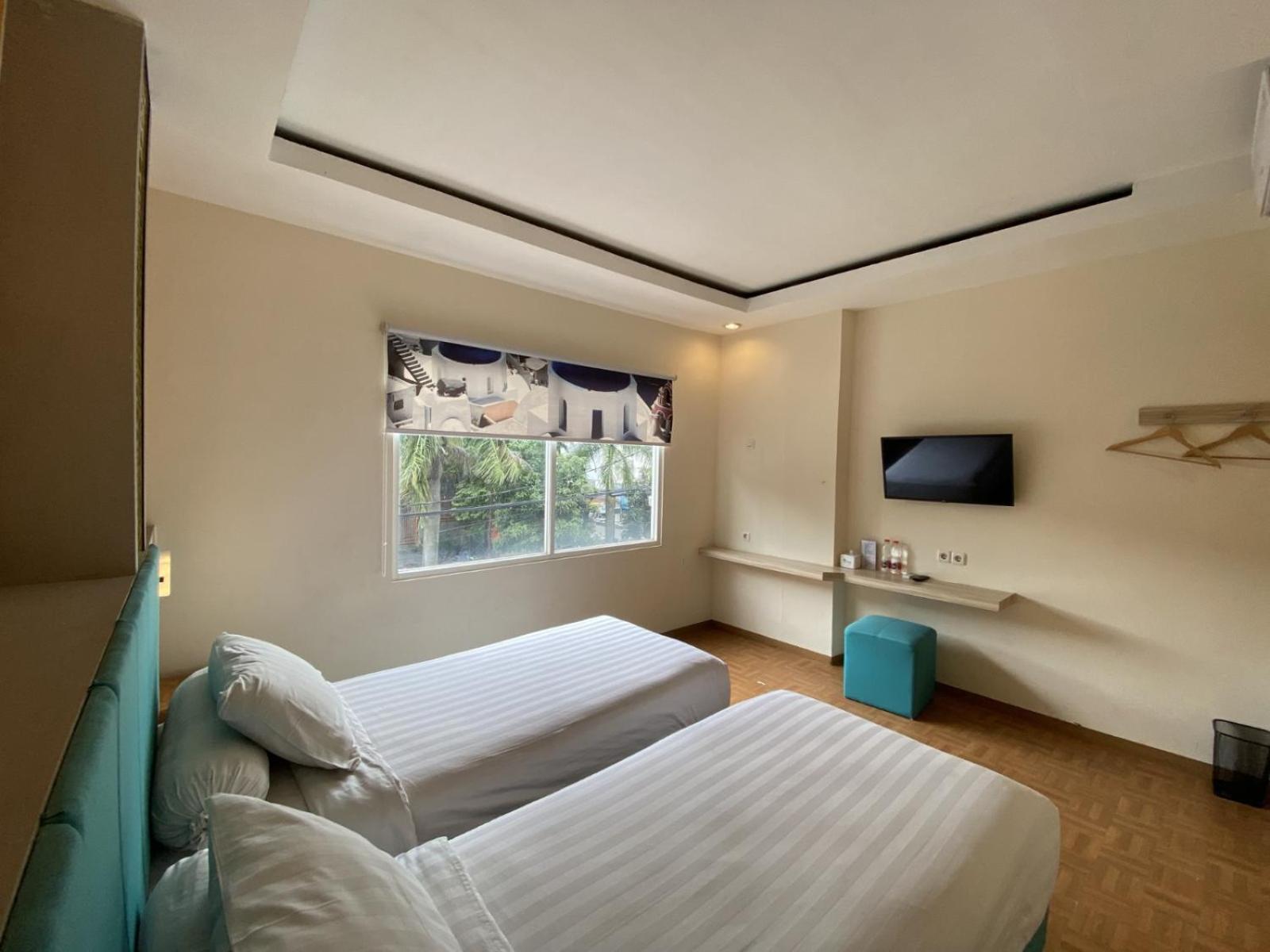Front One Budget Malang By Azana Exterior photo